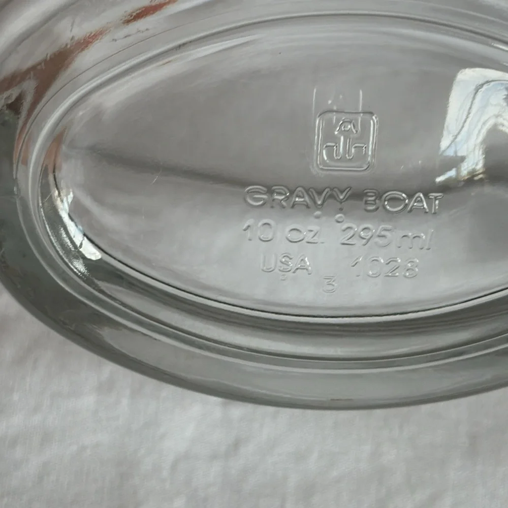 Anchor Hocking clear glass gravy boat